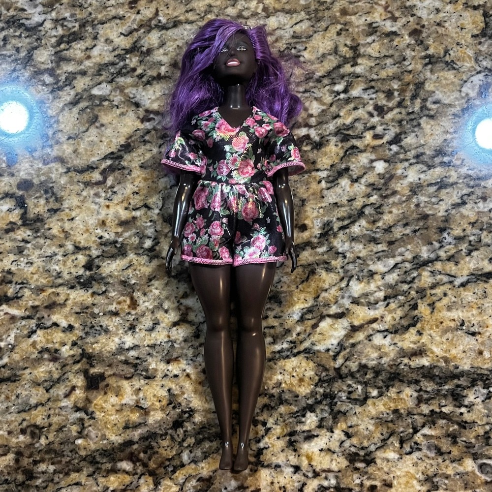 2011 Barbie Fashionistas Curvy Doll Purple Hair Black Floral Romper Mattel 11.5"